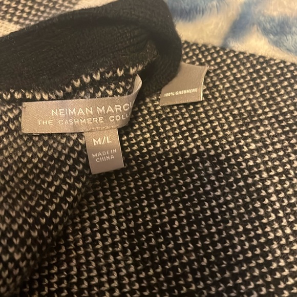 Neiman  Marcus the cashmere collection southwestern modern poncho - Picture 3 of 14